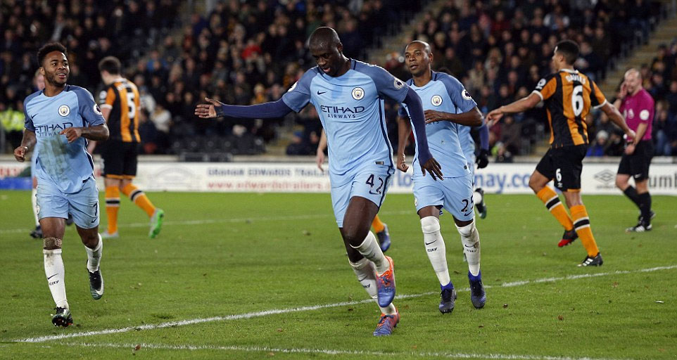 Man City giành 3 điểm khó nhọc trên sân của Hull City